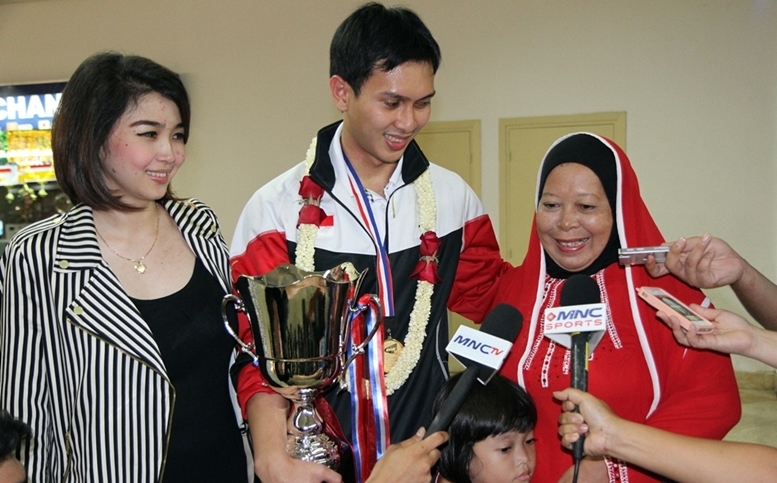 Ahsan bersama Istri dan Ibunya